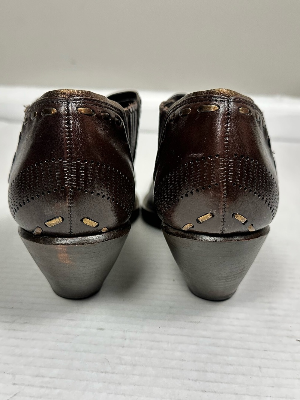 BCBGirls Brown Gold Leather Low Heel Cowgirl Western  Ankle Boots Size 9.0 B - Picture 3 of 14